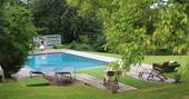 Kushti Camp cabins, Bowden Keep, Pangbourne, Berkshire - swimming pool