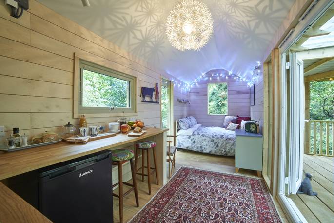 hazel tree cabin cosy cabin with hot tub buckinghamshire glamping bedroom and kitchen 