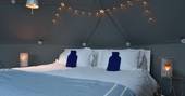 The fresh bedroom where you can lie and watch the sunset at Peswara Geodome in Cornwall