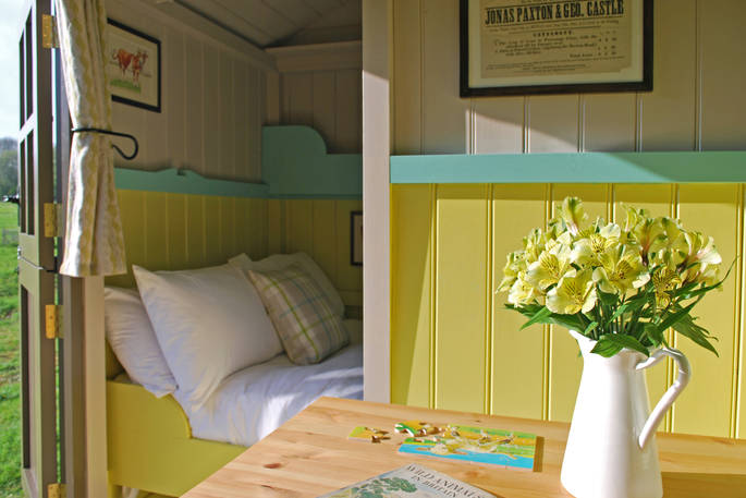 Cosy, tucked away double bed inside Boundary, the shepherd’s hut at Wriggly Tin