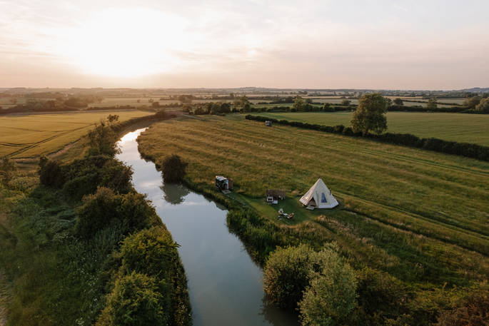Slinket tipi drone view, Priors Hardwick, Warwickshire