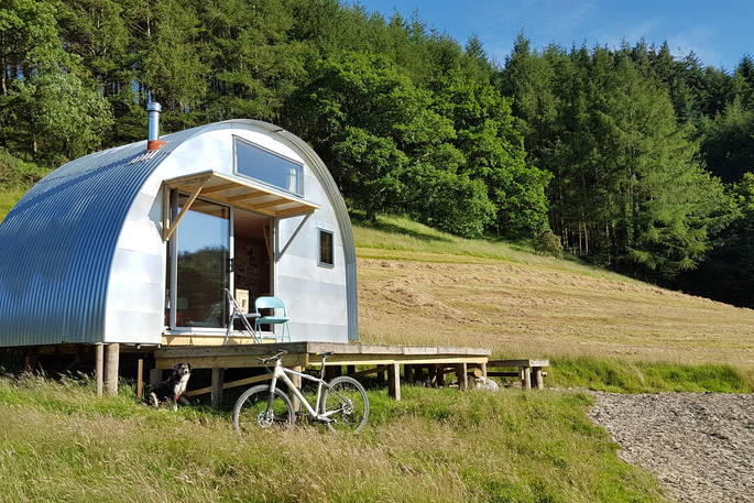 caban cadno cabin in wales powys beudy banc exterior 